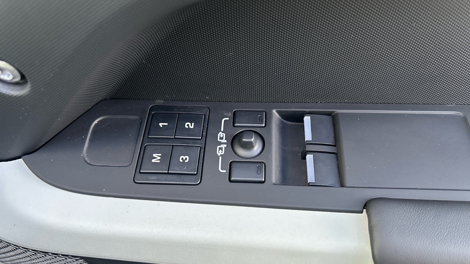 Used Land Rover Defender 2024 for sale - 76343856: Photo 43