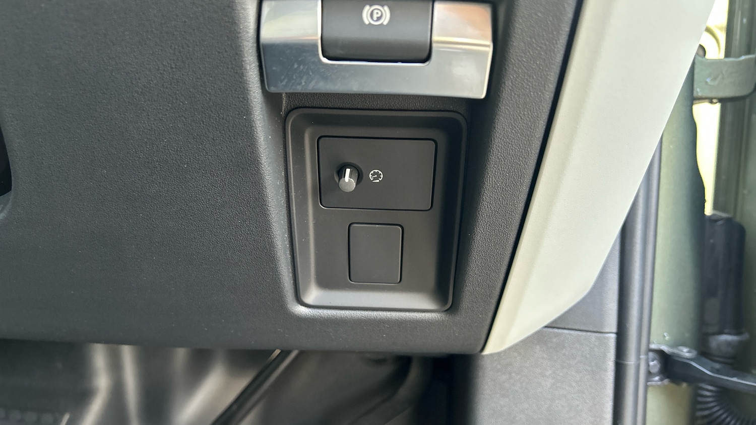 Used Land Rover Defender 2024 for sale - 76343856: Photo 46
