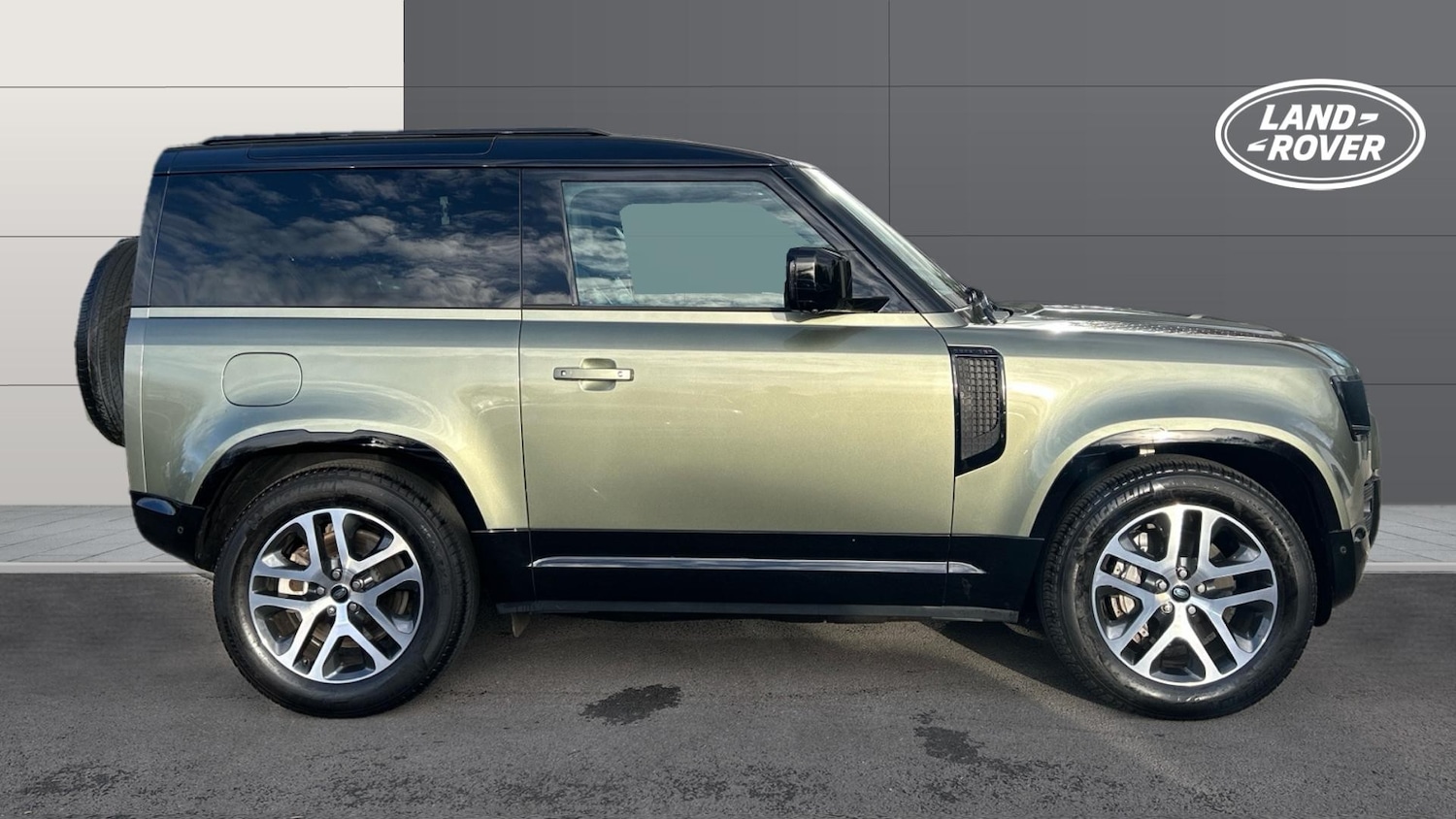Used Land Rover Defender 2024 for sale - 76343856: Photo 5