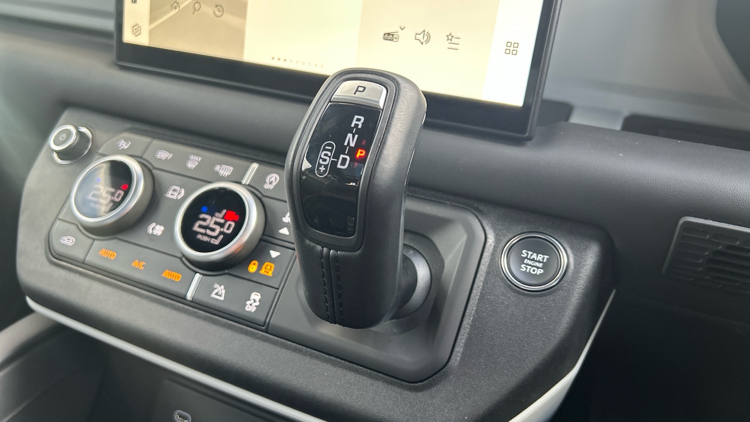 Used Land Rover Defender 2024 for sale - 76343856: Photo 60