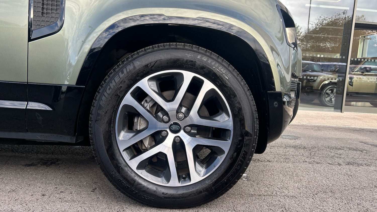 Used Land Rover Defender 2024 for sale - 76343856: Photo 8