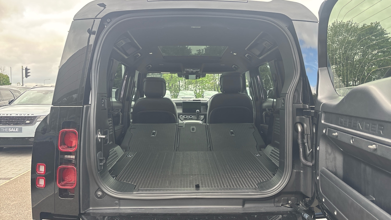 Used Land Rover Defender 2025 for sale - 76330336: Photo 10