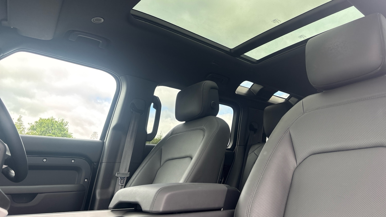 Used Land Rover Defender 2025 for sale - 76330336: Photo 39