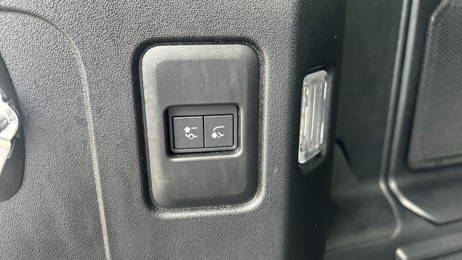 Used Land Rover Defender 2025 for sale - 76330336: Photo 44