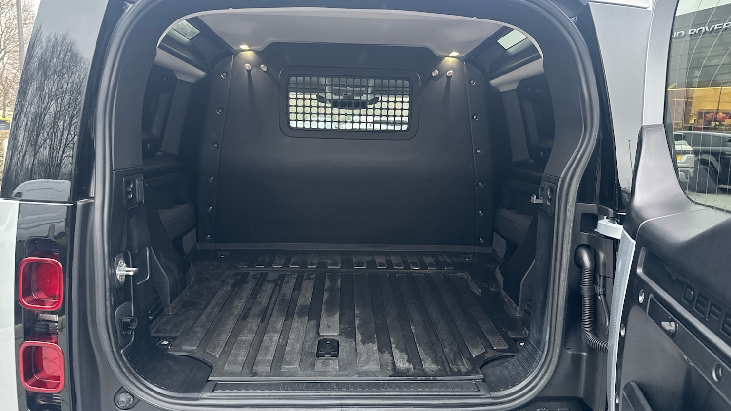 Used Land Rover Defender 2022 for sale - 77365101: Photo 10