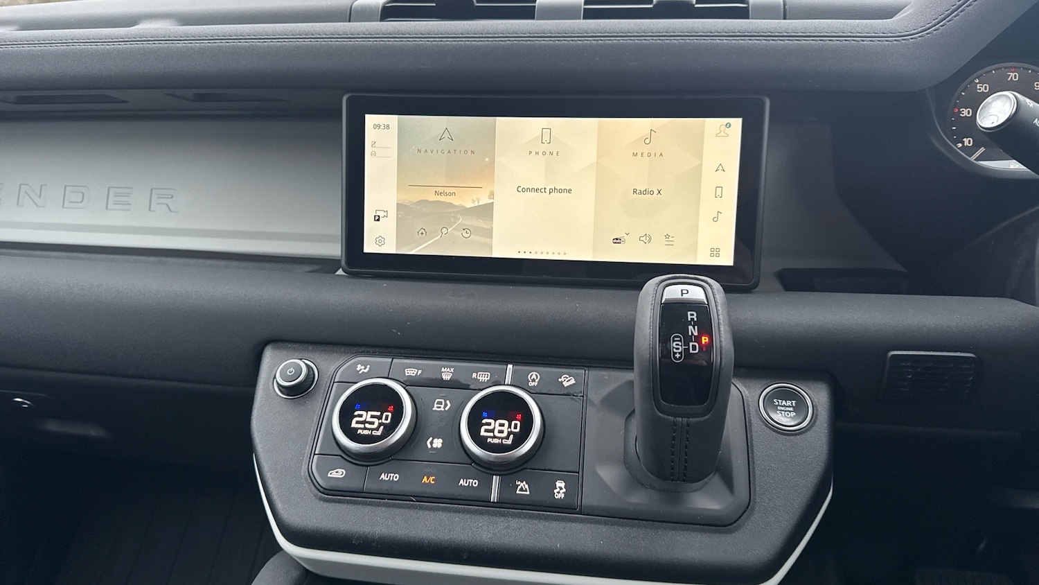 Used Land Rover Defender 2022 for sale - 77365101: Photo 14