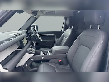 Used Land Rover Defender 2022 for sale - 77365101: Photo