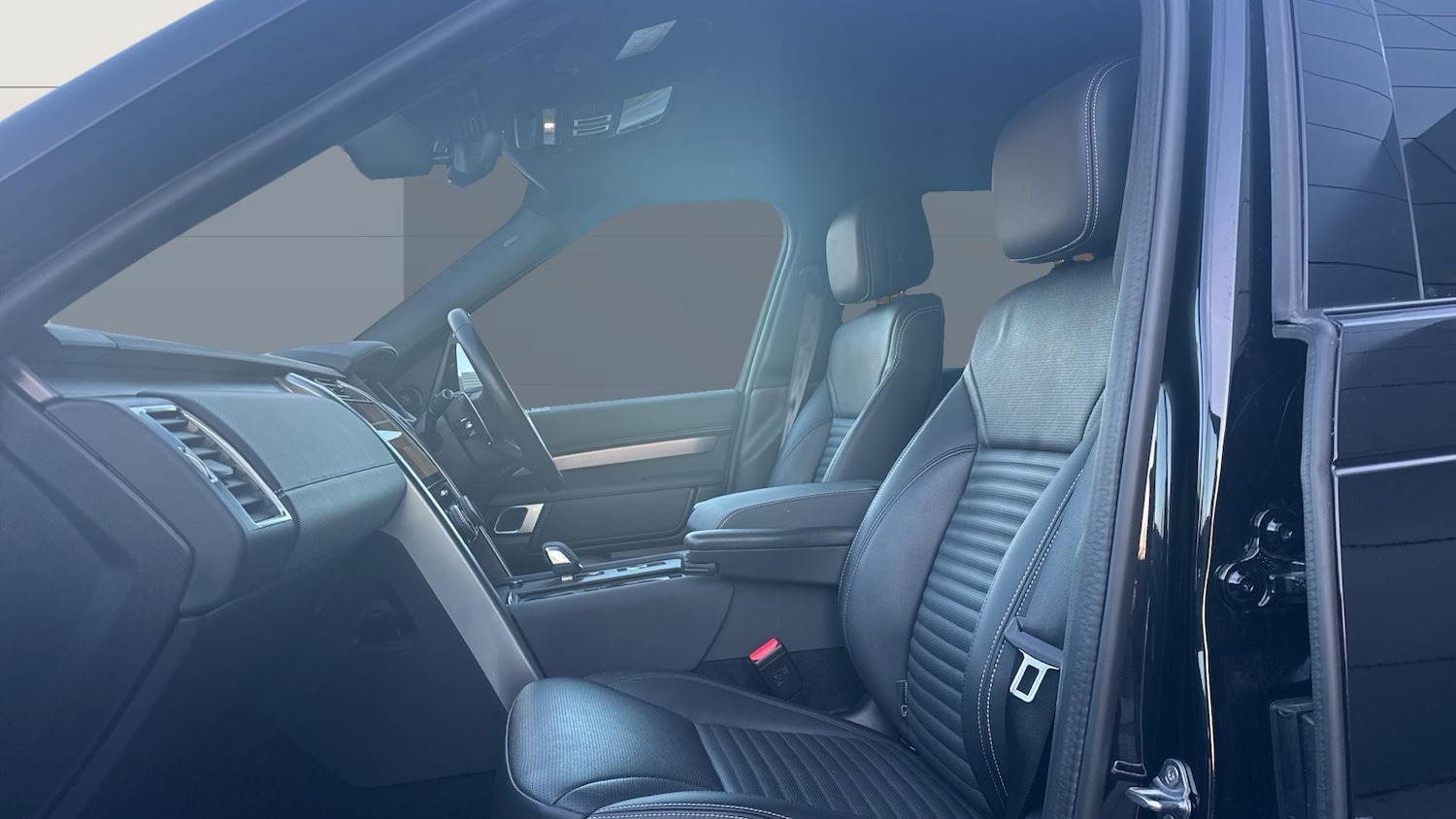 Used Land Rover Discovery 2023 for sale - 76734335: Photo 3