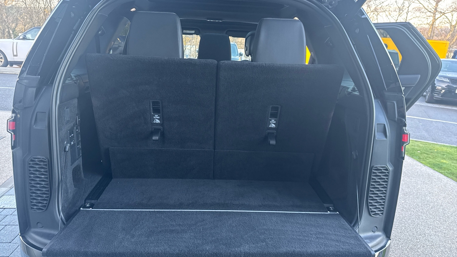 Used Land Rover Discovery 2023 for sale - 76734335: Photo 38