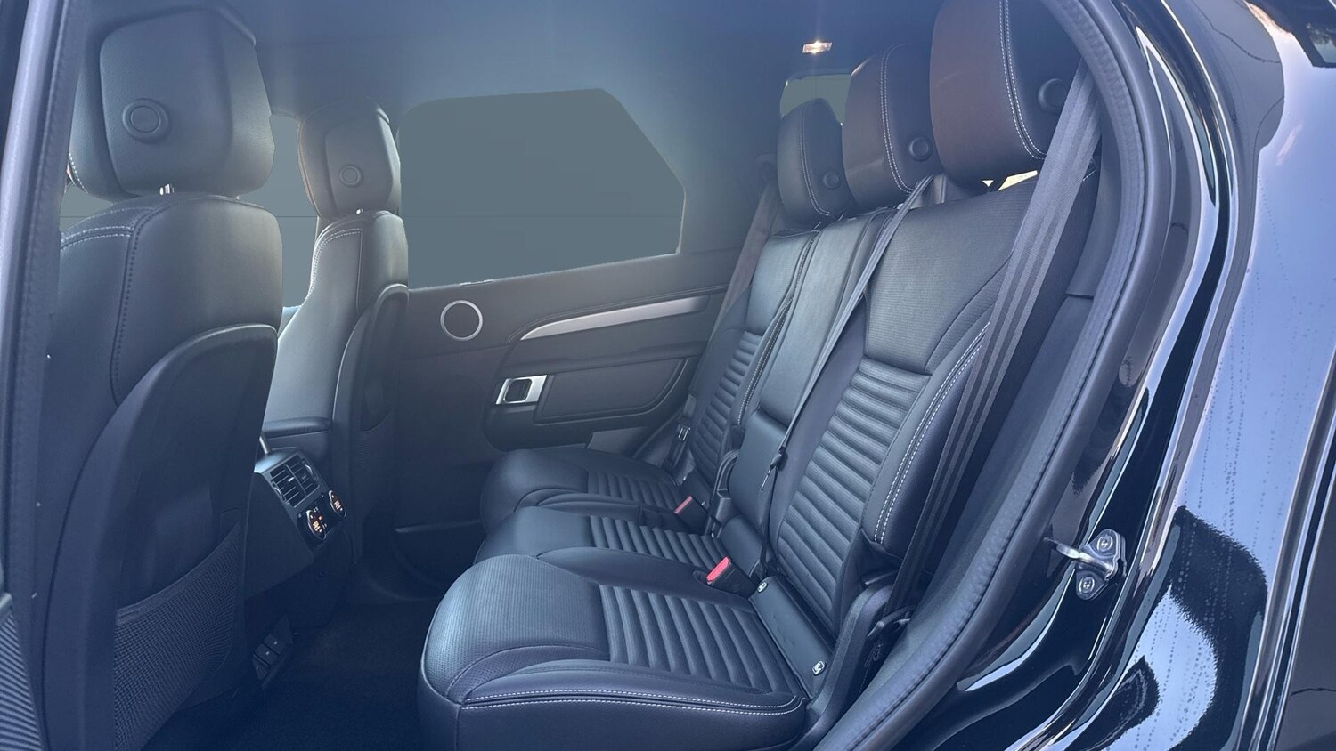 Used Land Rover Discovery 2023 for sale - 76734335: Photo 4