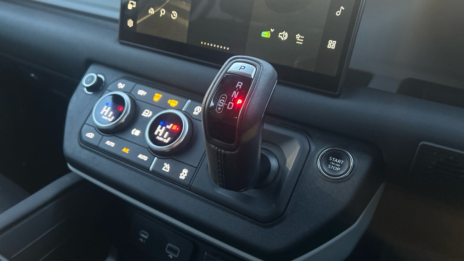 Used Land Rover Defender 2024 for sale - 76625608: Photo 13