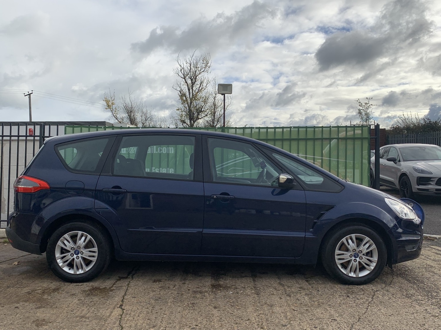 Used Ford S-Max 2010 for sale - 76369258: Photo 4