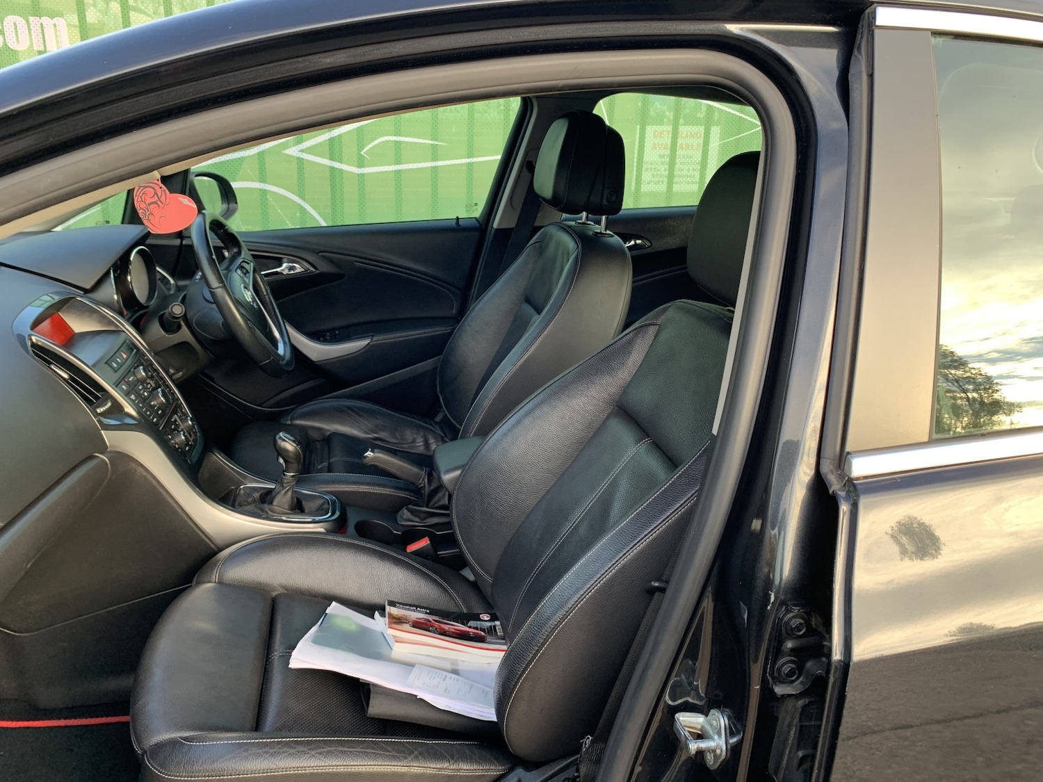 Used Vauxhall Astra 2012 for sale - 76397129: Photo 2