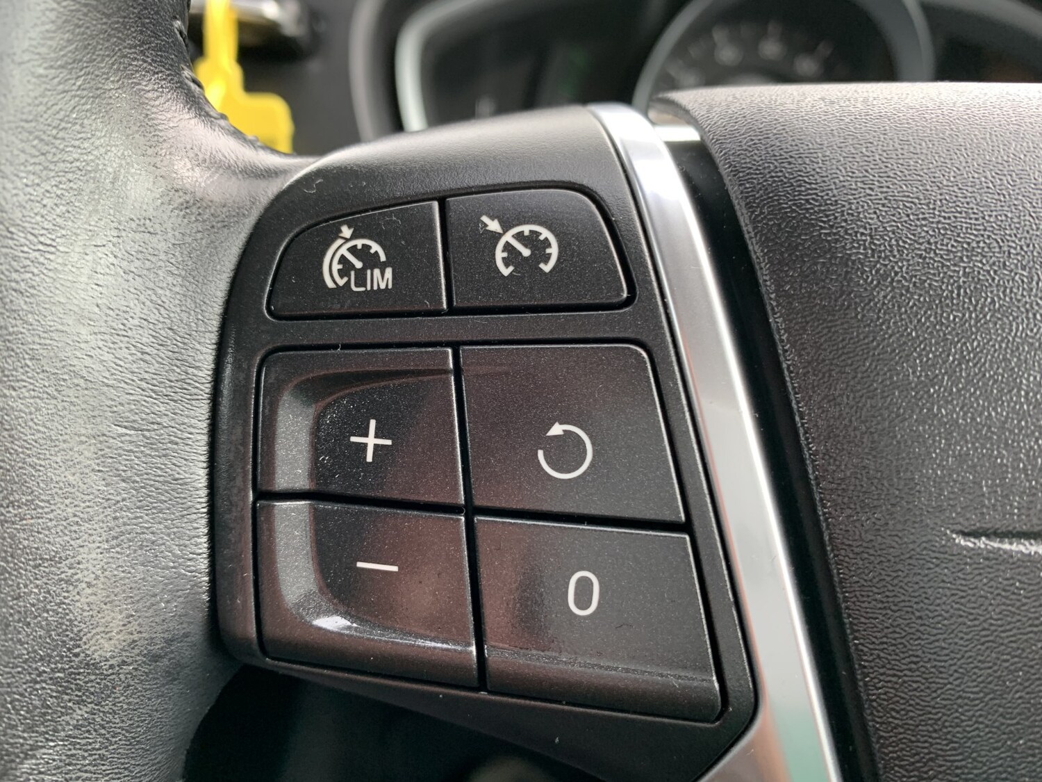 Used Volvo V40 2013 for sale - 77881050: Photo 16