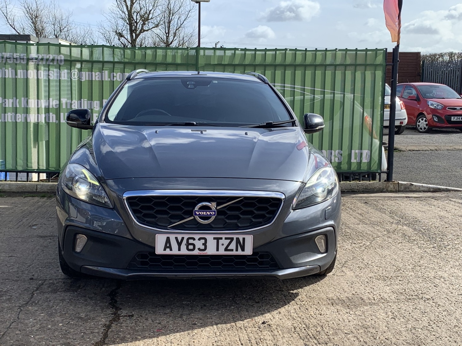 Used Volvo V40 2013 for sale - 77881050: Photo 2