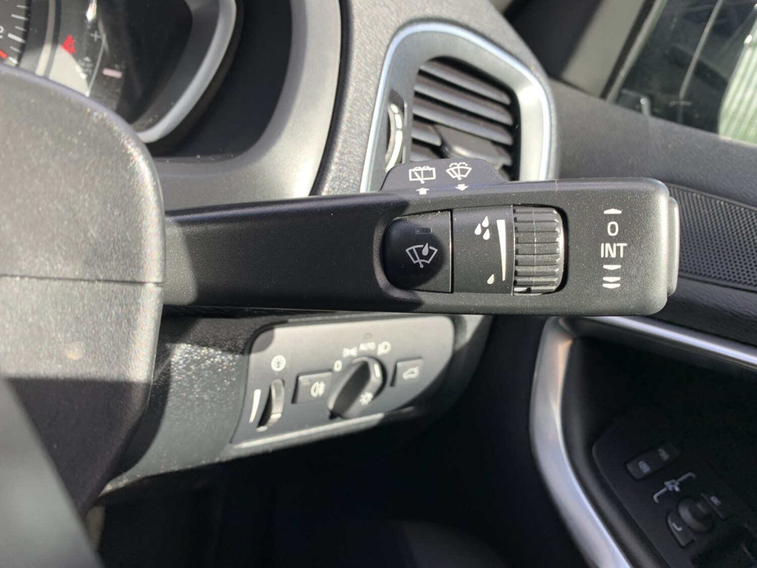 Used Volvo V40 2013 for sale - 77881050: Photo 34