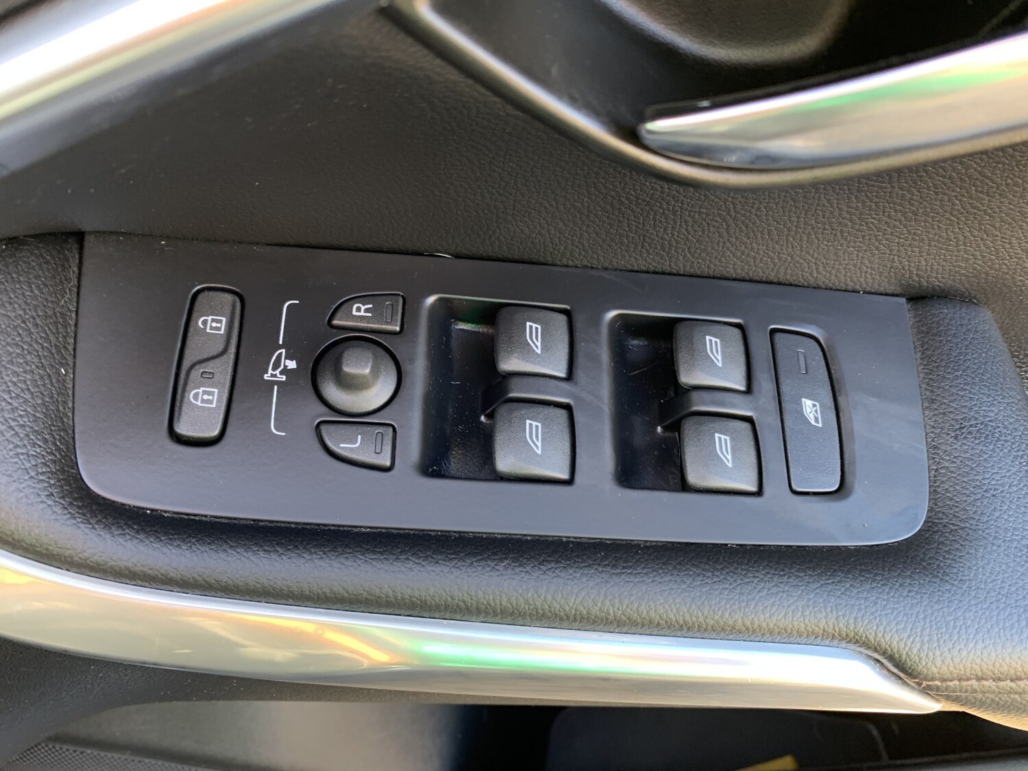 Used Volvo V40 2013 for sale - 77881050: Photo 52