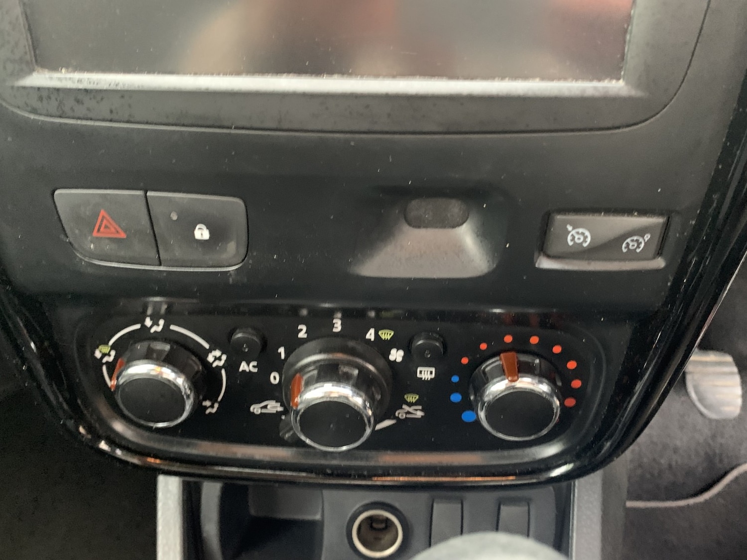 Used Dacia Duster 2014 for sale - 77709064: Photo 25