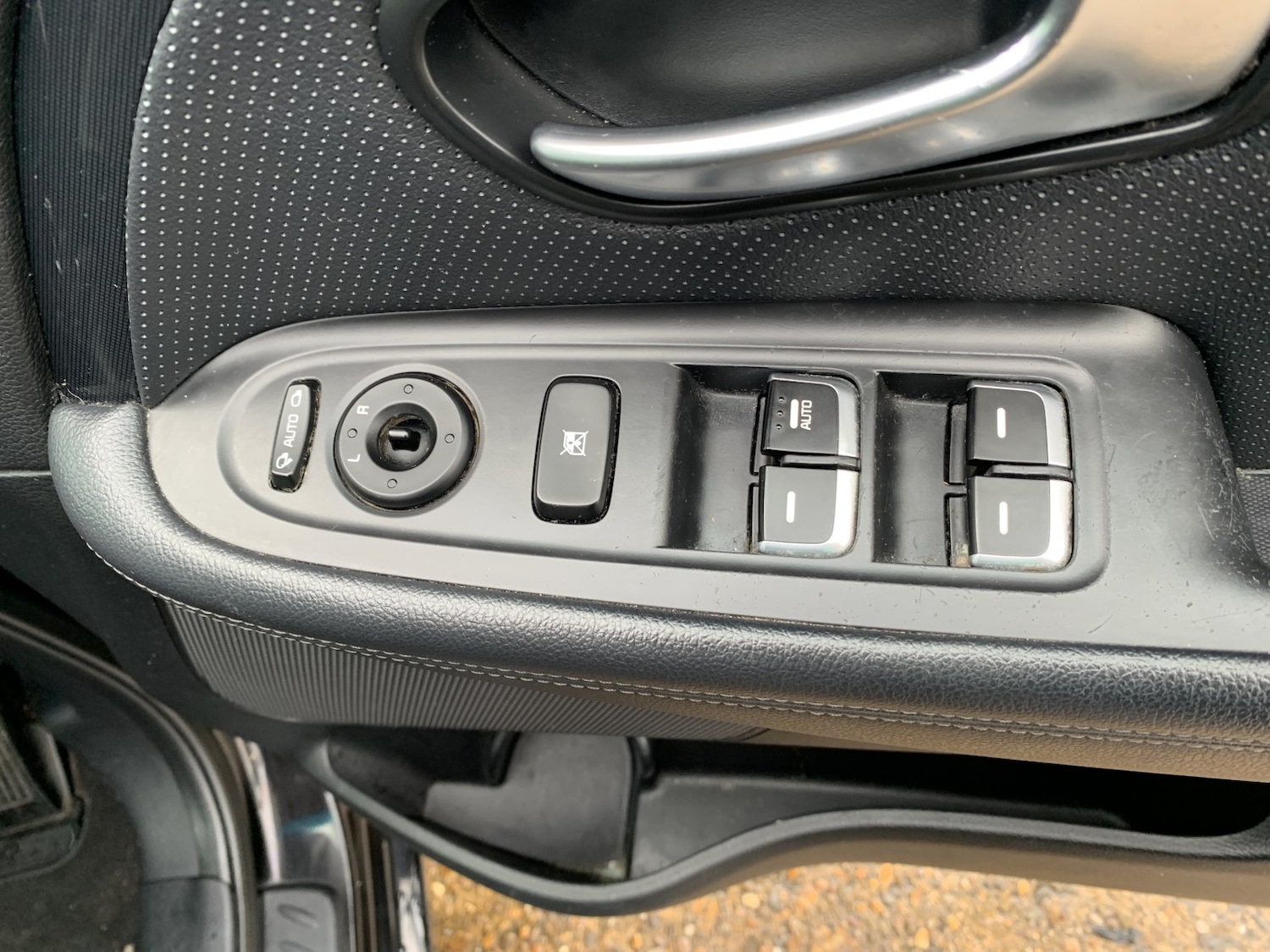 Used Kia Carens 2013 for sale - 77522114: Photo 32