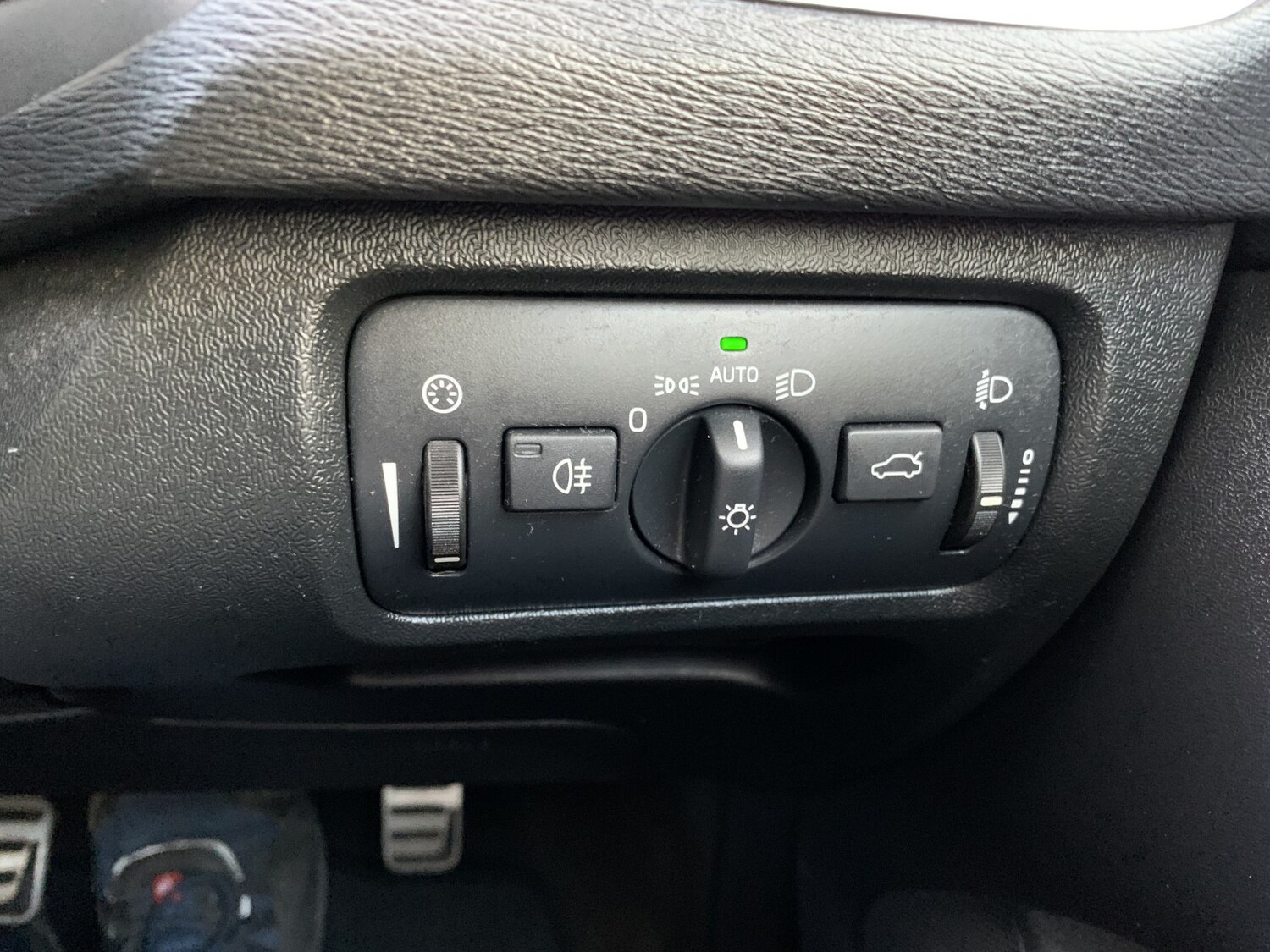 Used Volvo V40 2014 for sale - 77572853: Photo 43