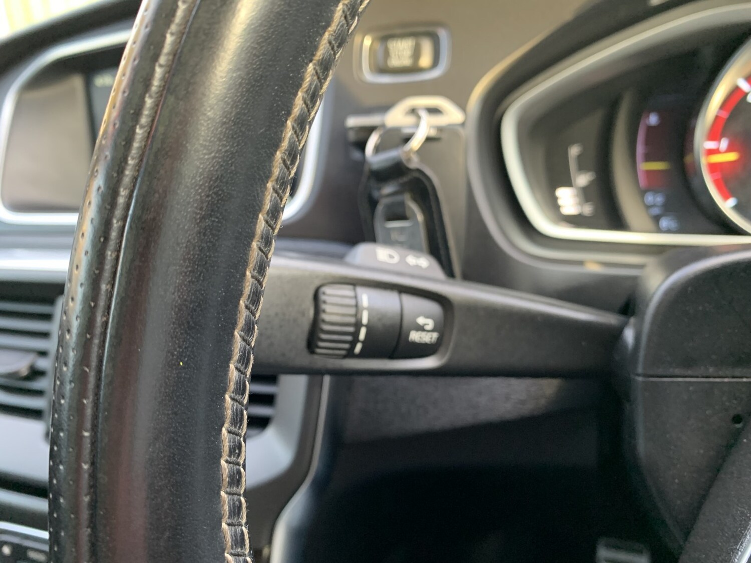 Used Volvo V40 2014 for sale - 77572853: Photo 45