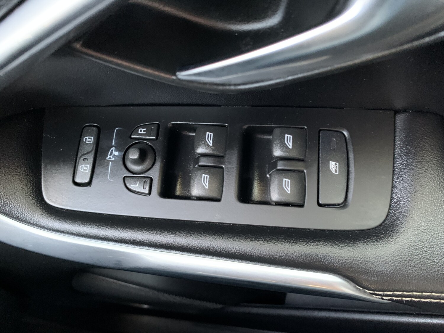 Used Volvo V40 2014 for sale - 77572853: Photo 48