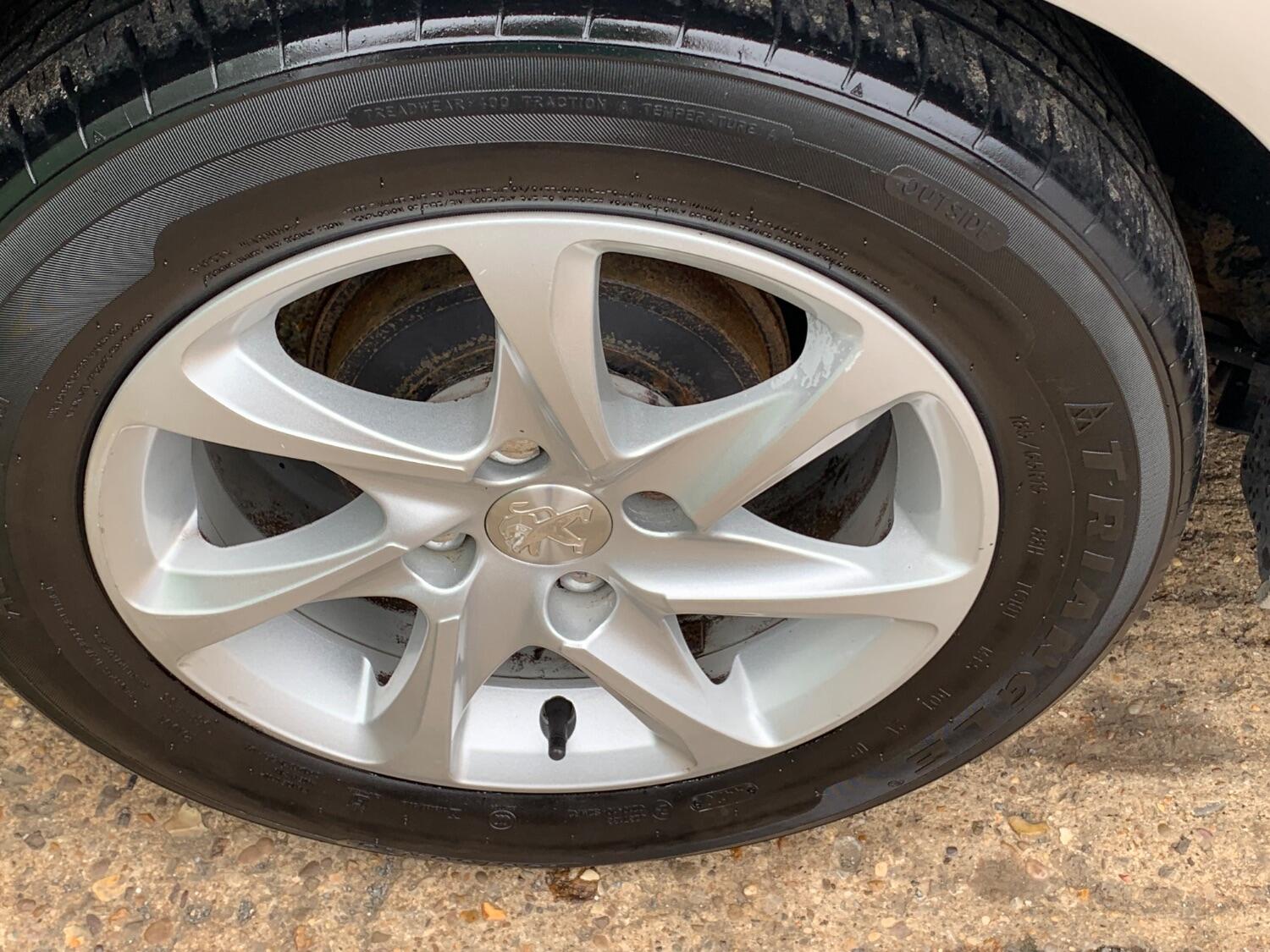 Used Peugeot 208 2016 for sale - 76436404: Photo 10