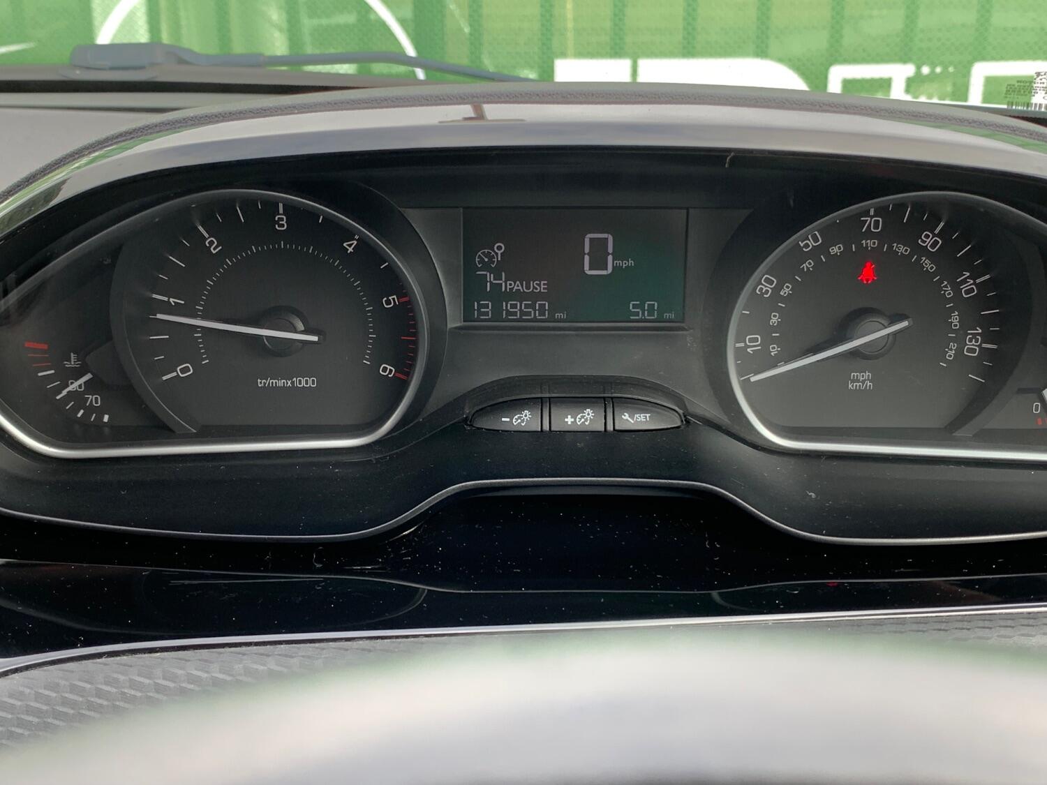 Used Peugeot 208 2016 for sale - 76436404: Photo 19