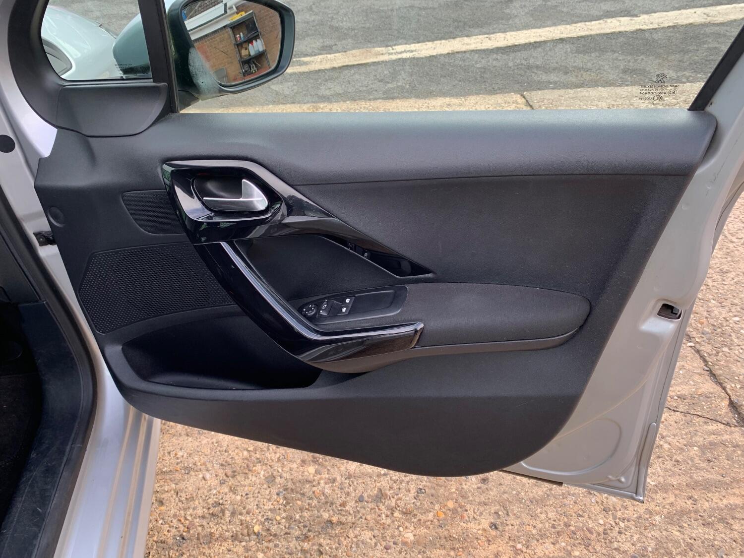 Used Peugeot 208 2016 for sale - 76436404: Photo 23