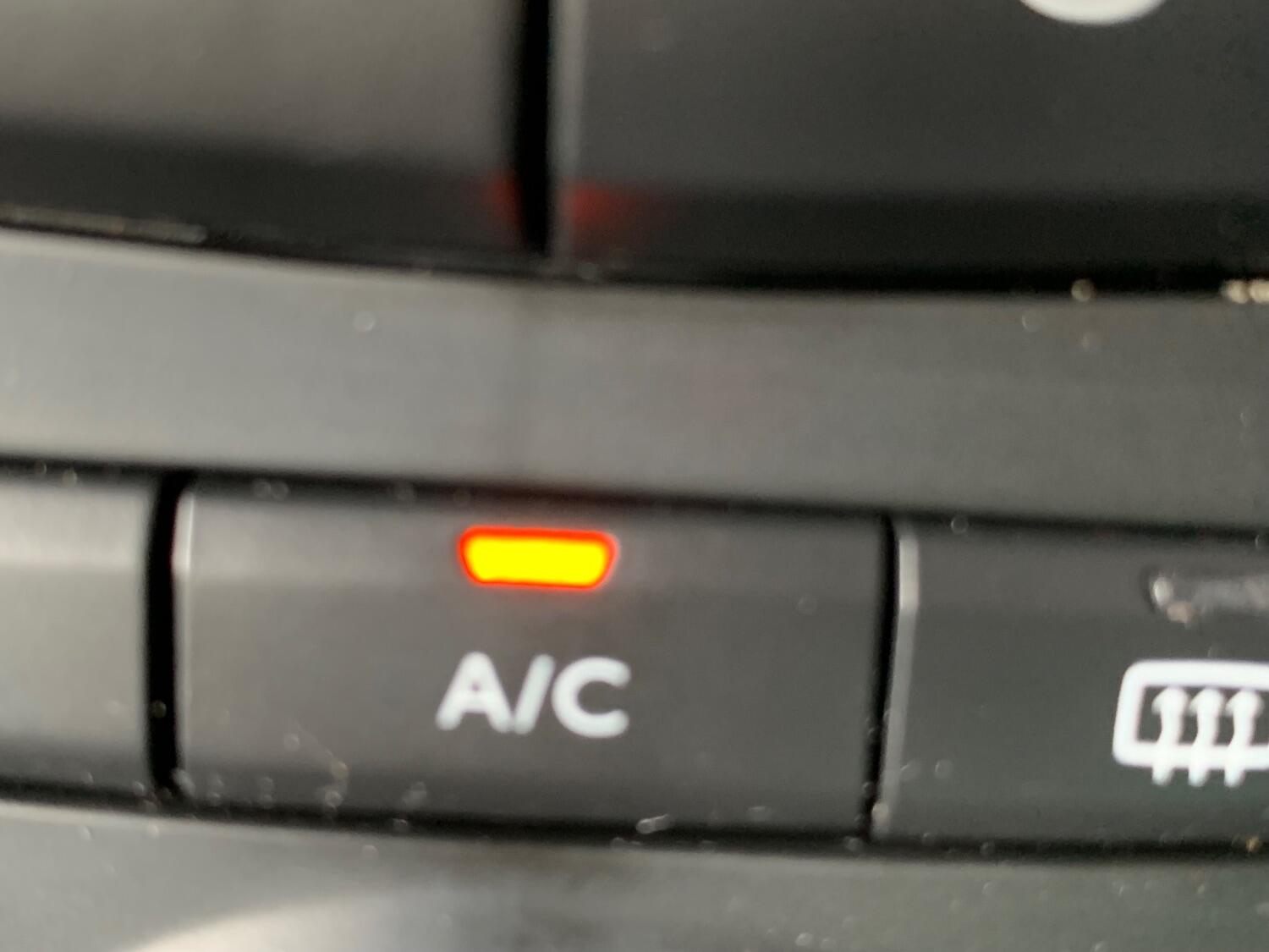 Used Peugeot 208 2016 for sale - 76436404: Photo 27