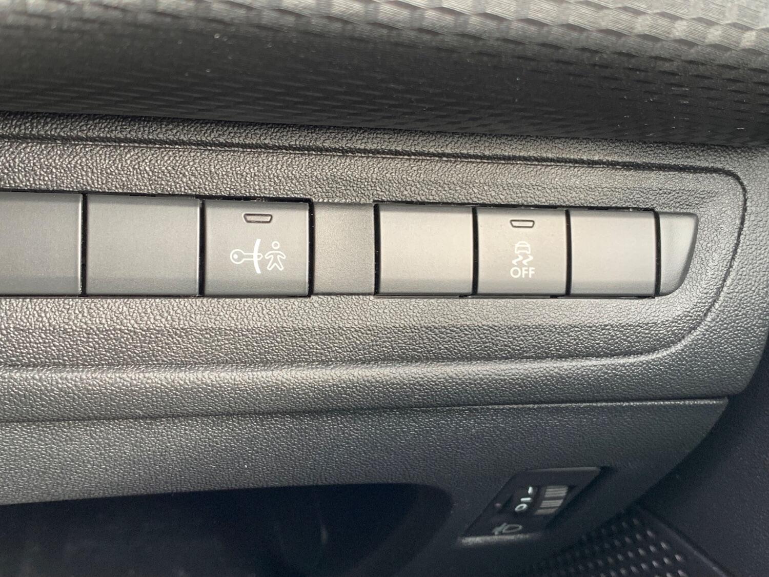 Used Peugeot 208 2016 for sale - 76436404: Photo 28