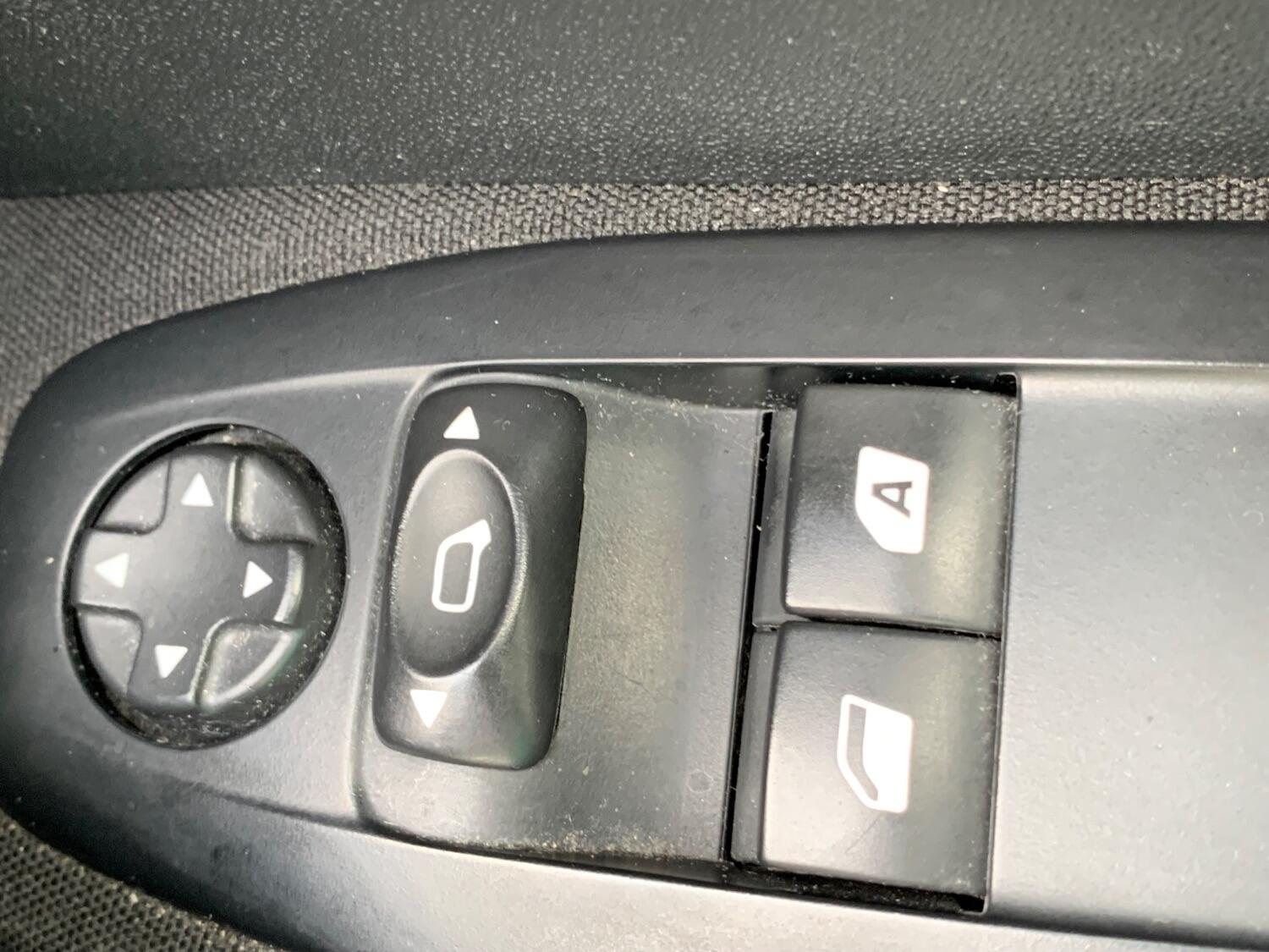 Used Peugeot 208 2016 for sale - 76436404: Photo 29