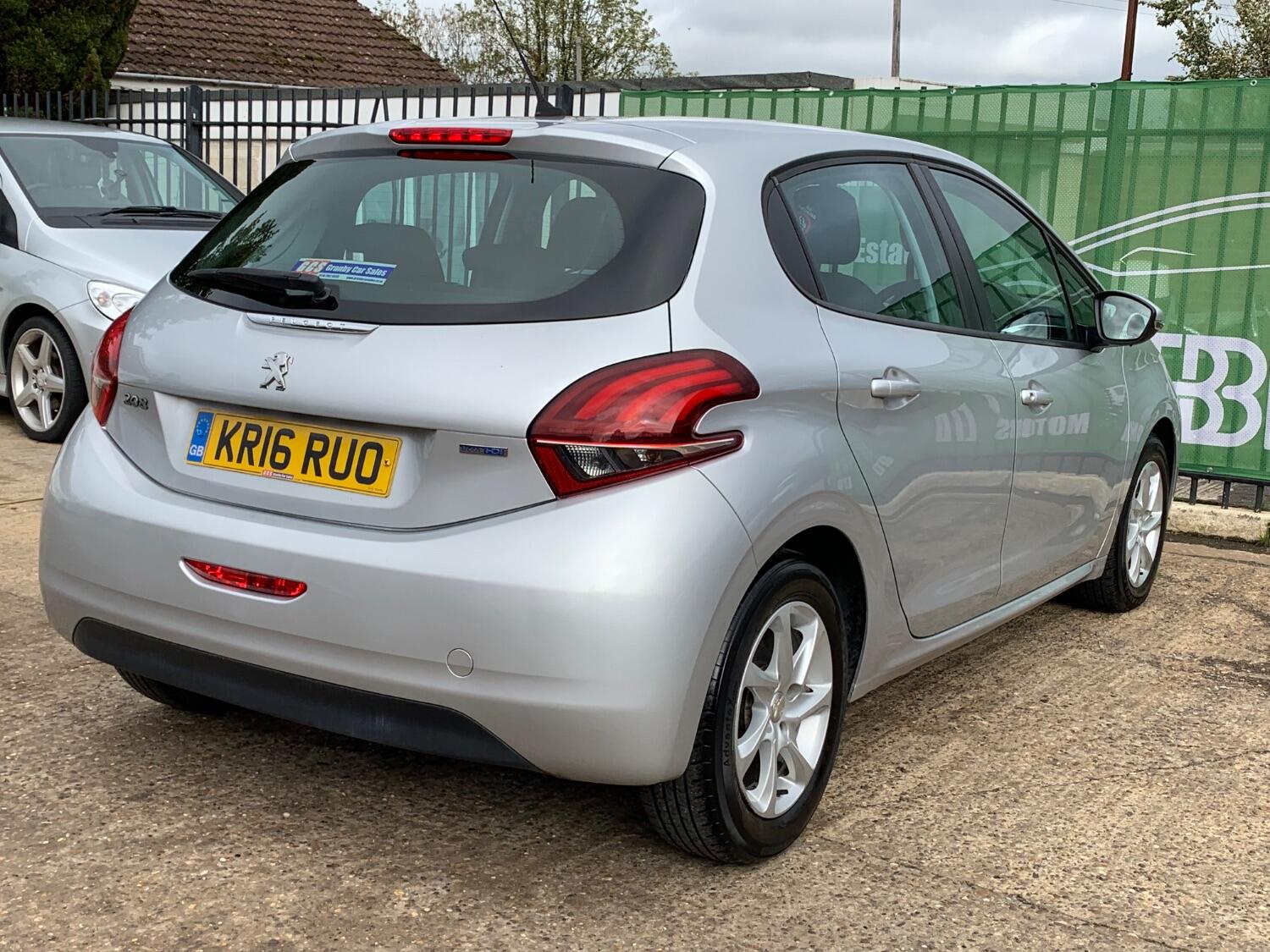 Used Peugeot 208 2016 for sale - 76436404: Photo 4