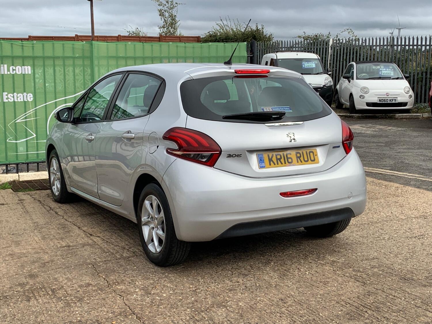 Used Peugeot 208 2016 for sale - 76436404: Photo 6