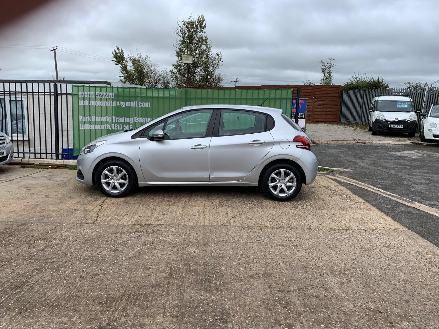 Used Peugeot 208 2016 for sale - 76436404: Photo 7