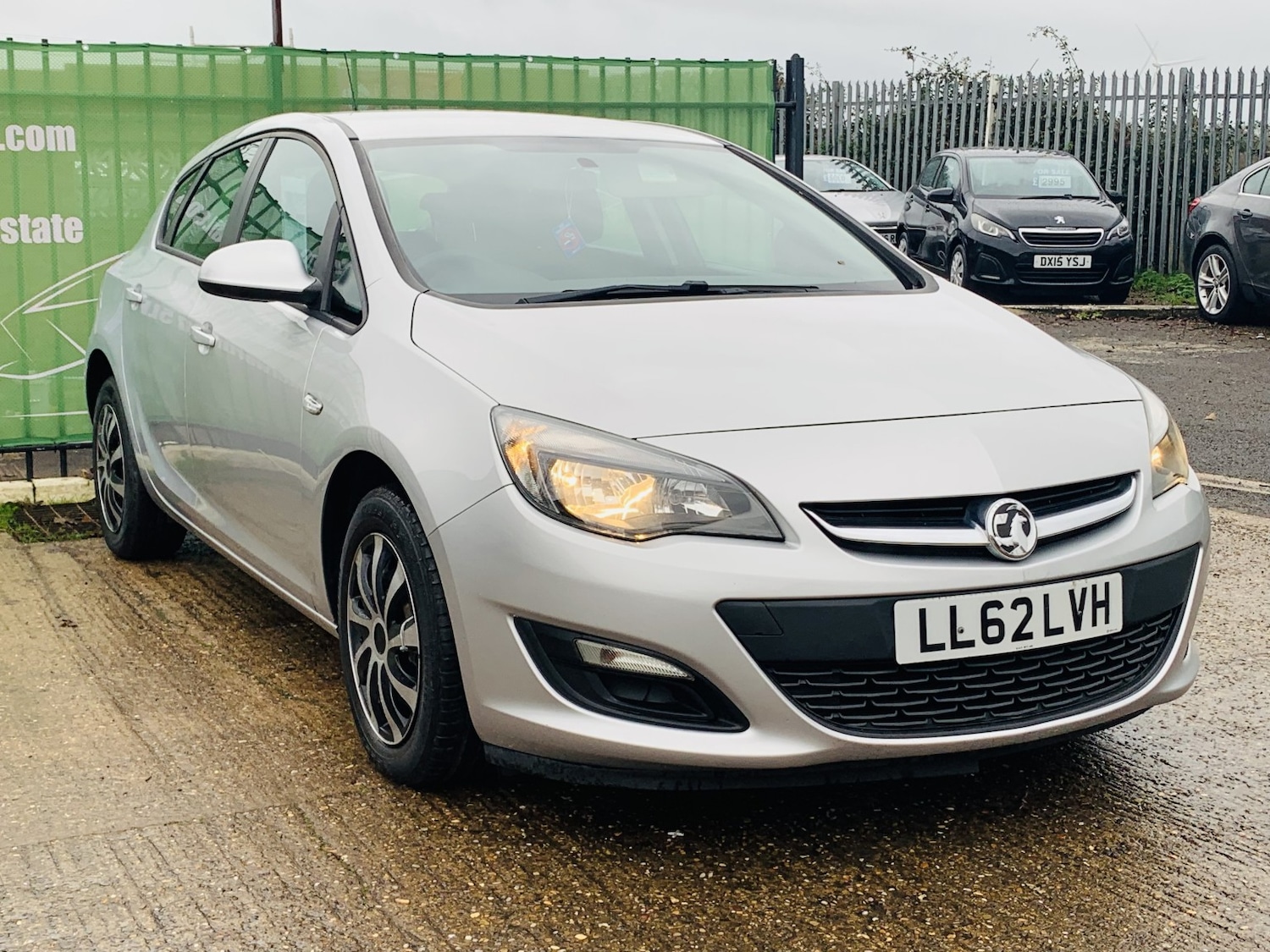 Used Vauxhall Astra 2012 for sale - 76751751: Photo 1