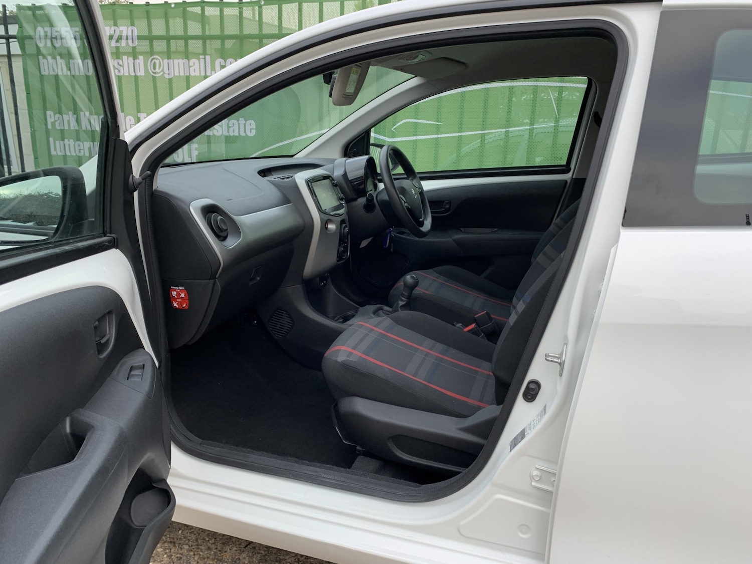 Used Peugeot 108 2015 for sale - 76911171: Photo 10