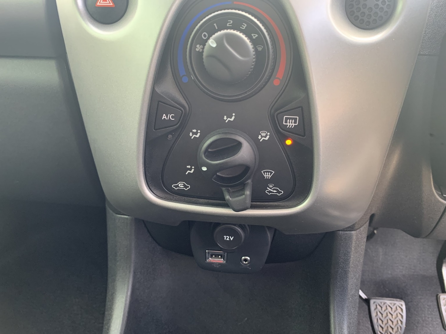 Used Peugeot 108 2015 for sale - 76911171: Photo 26