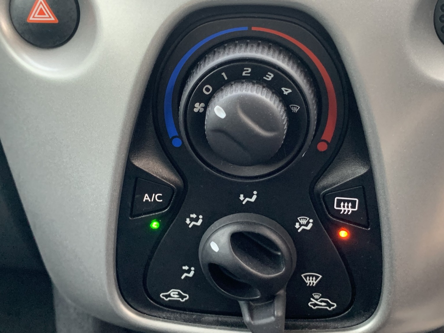 Used Peugeot 108 2015 for sale - 76911171: Photo 29