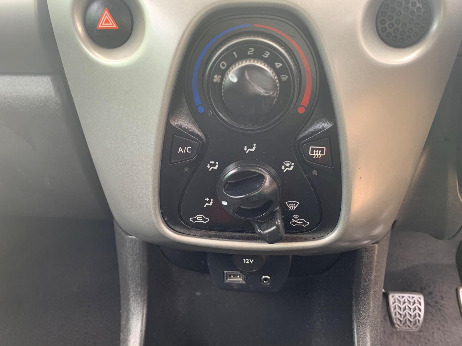 Used Peugeot 108 2015 for sale - 76793608: Photo 12