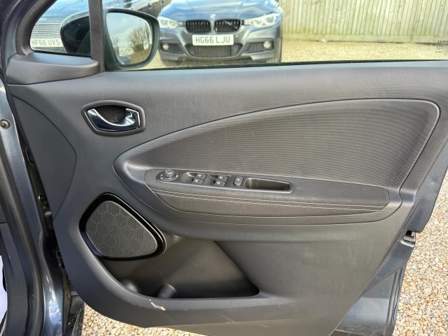 Used Renault Zoe 2018 for sale - 77707941: Photo 18