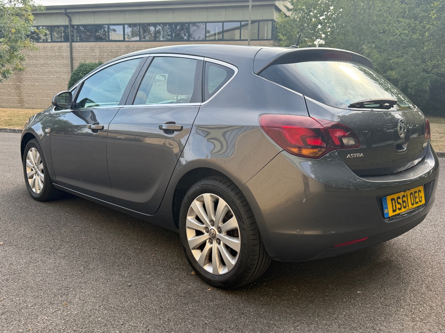 Used Vauxhall Astra 2012 for sale - 76121220: Photo 3