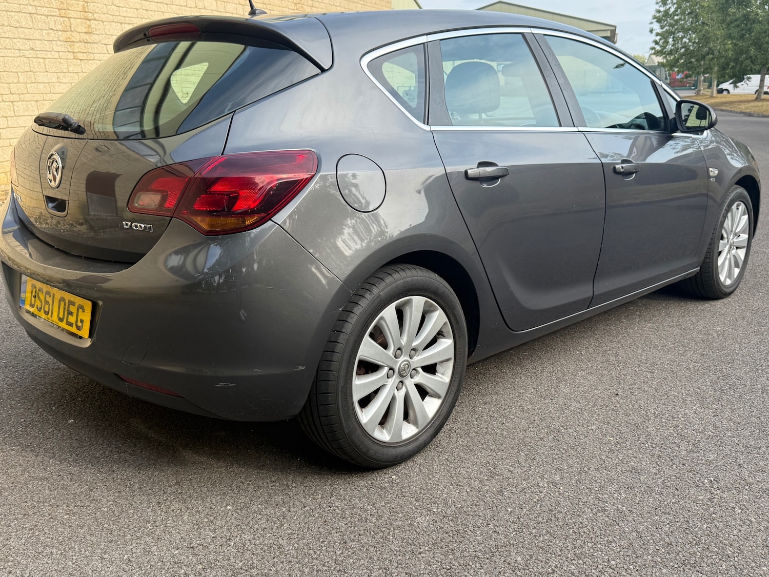 Used Vauxhall Astra 2012 for sale - 76121220: Photo 5