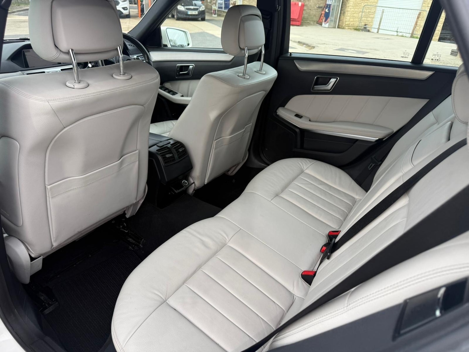 Used Mercedes-Benz E Class 2013 for sale - 78177135: Photo 24