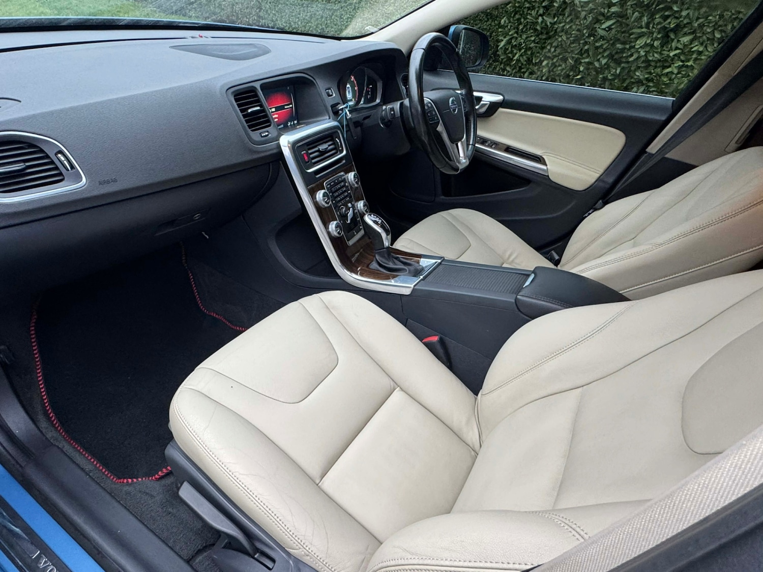 Used Volvo V60 2015 for sale - 77213785: Photo 16