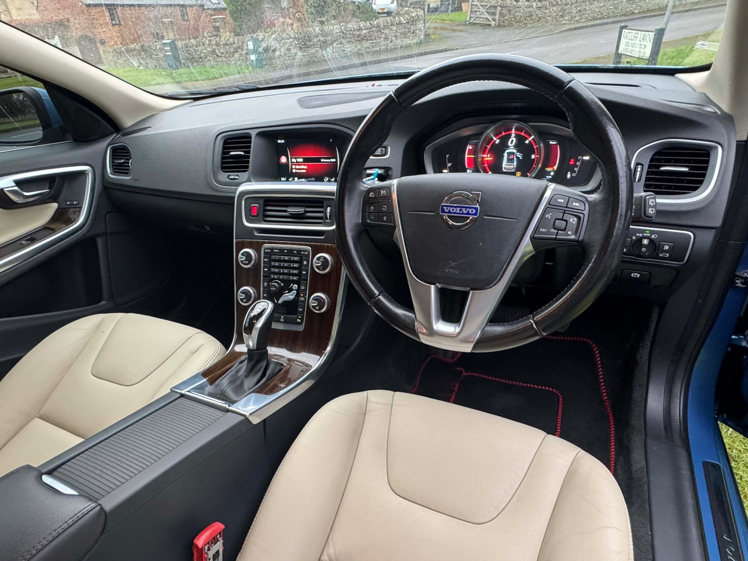 Used Volvo V60 2015 for sale - 77213785: Photo 17