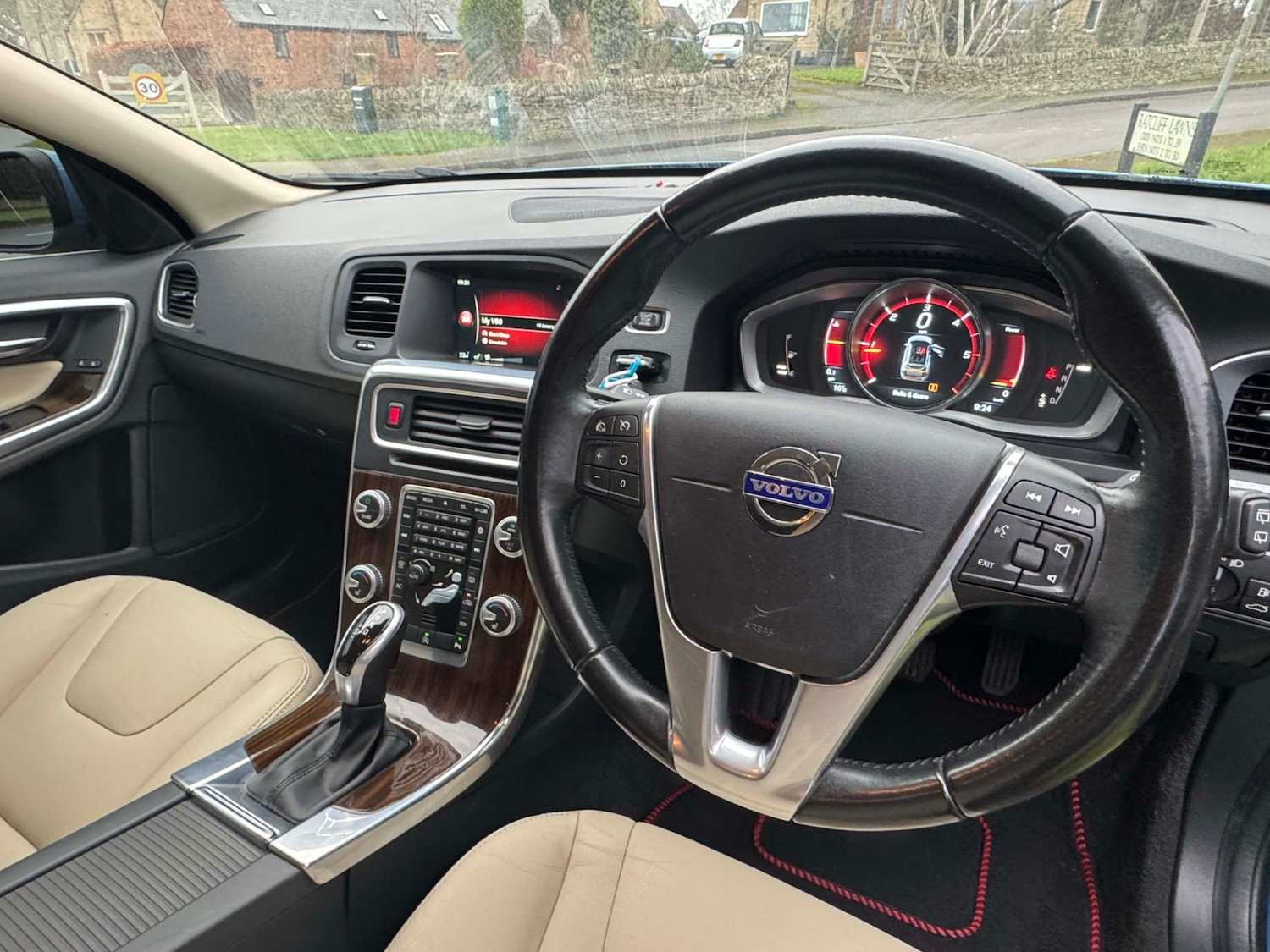 Used Volvo V60 2015 for sale - 77213785: Photo 18