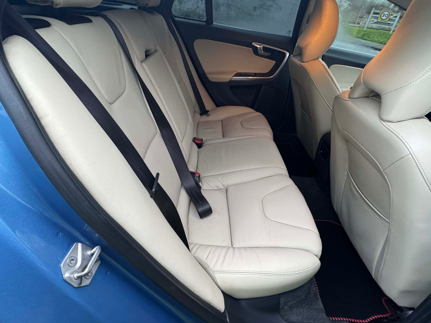 Used Volvo V60 2015 for sale - 77213785: Photo 19