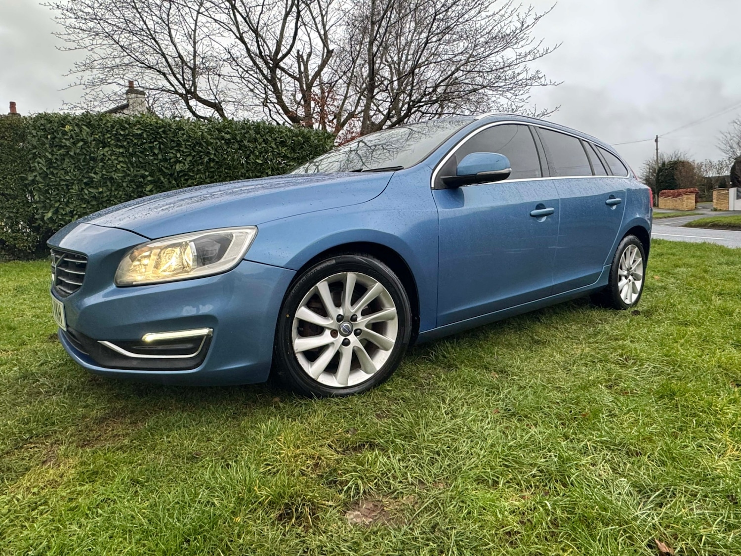 Used Volvo V60 2015 for sale - 77213785: Photo 2
