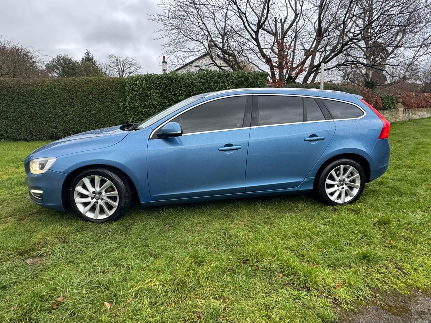 Used Volvo V60 2015 for sale - 77213785: Photo 4